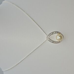 ✨2/$10✨ Avon Faux Pearl CZ Cubic Zirconia Necklace Zirconia Silver Tone 16''